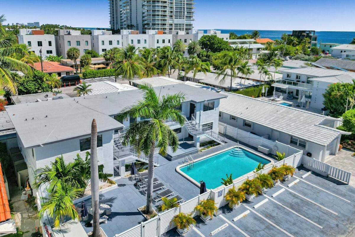 Waves On Desoto Rental Unit With Pool ハリウッド エクステリア 写真