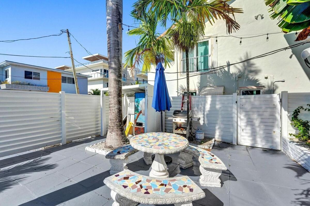 Waves On Desoto Rental Unit With Pool ハリウッド エクステリア 写真