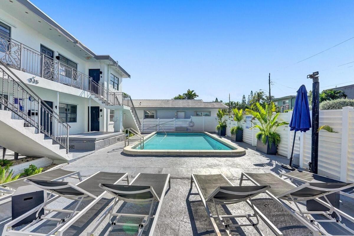 Waves On Desoto Rental Unit With Pool ハリウッド エクステリア 写真