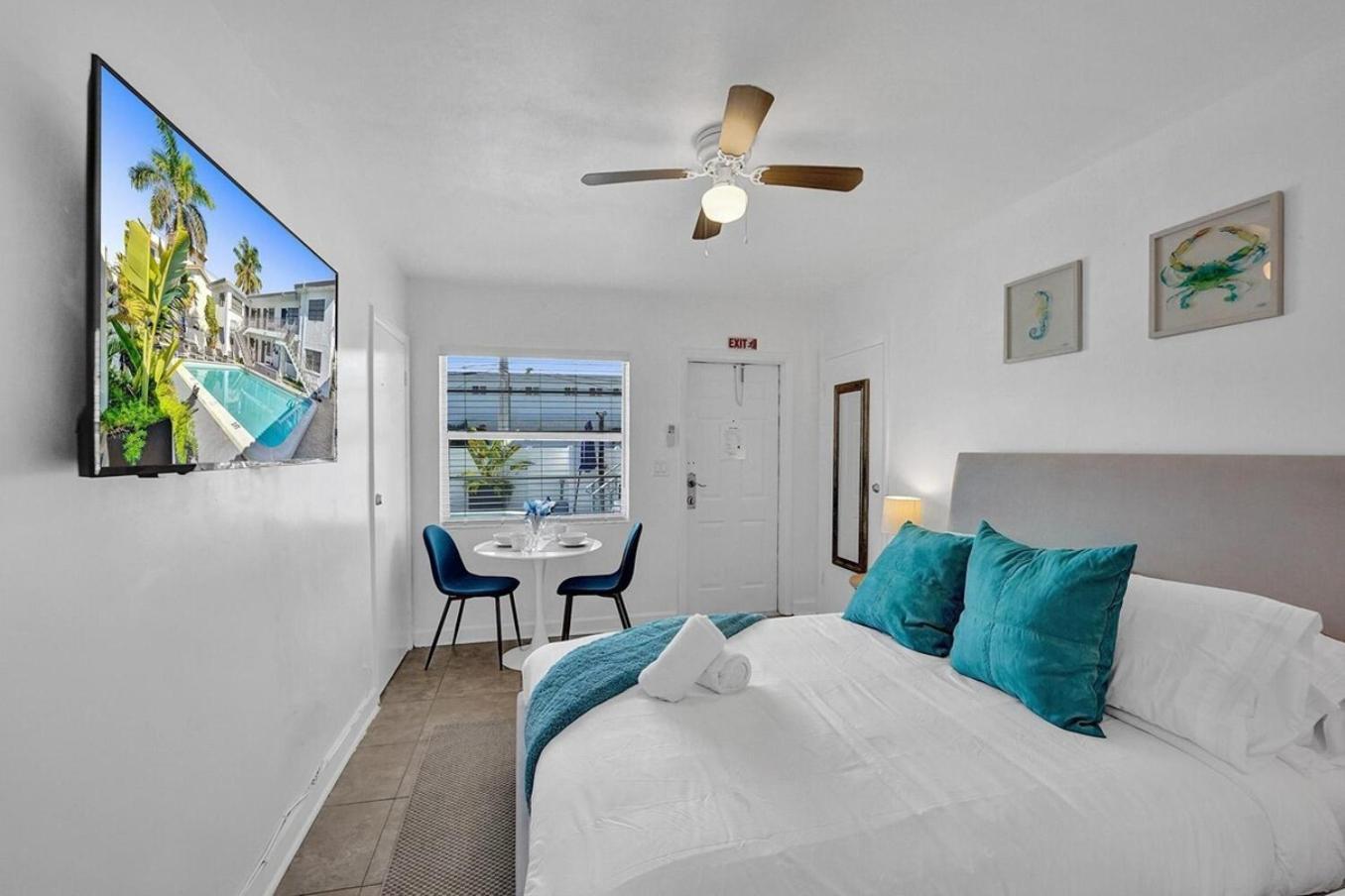 Waves On Desoto Rental Unit With Pool ハリウッド エクステリア 写真