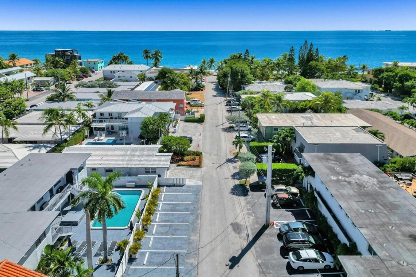 Waves On Desoto Rental Unit With Pool ハリウッド エクステリア 写真