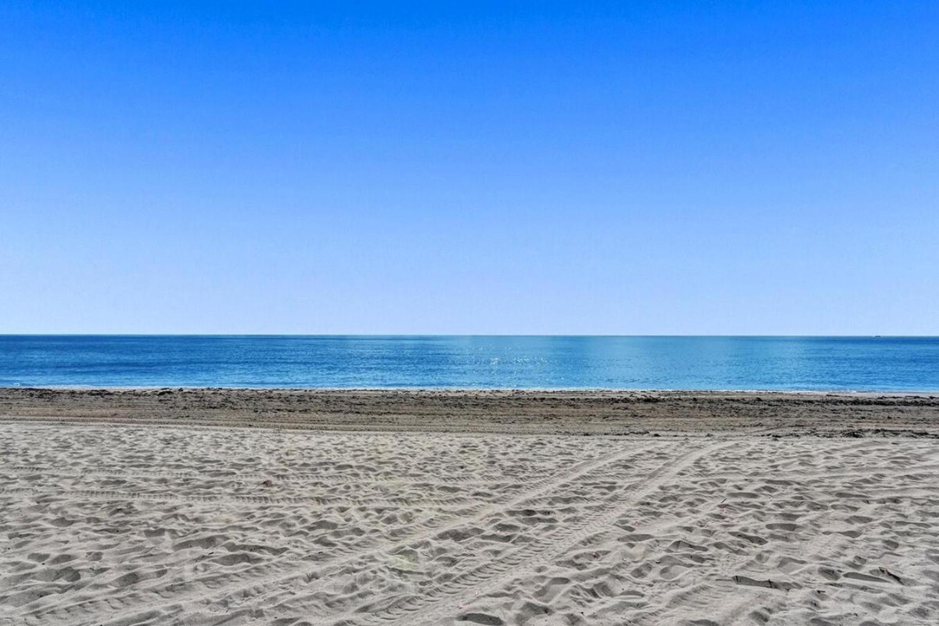 Waves On Desoto Rental Unit With Pool ハリウッド エクステリア 写真