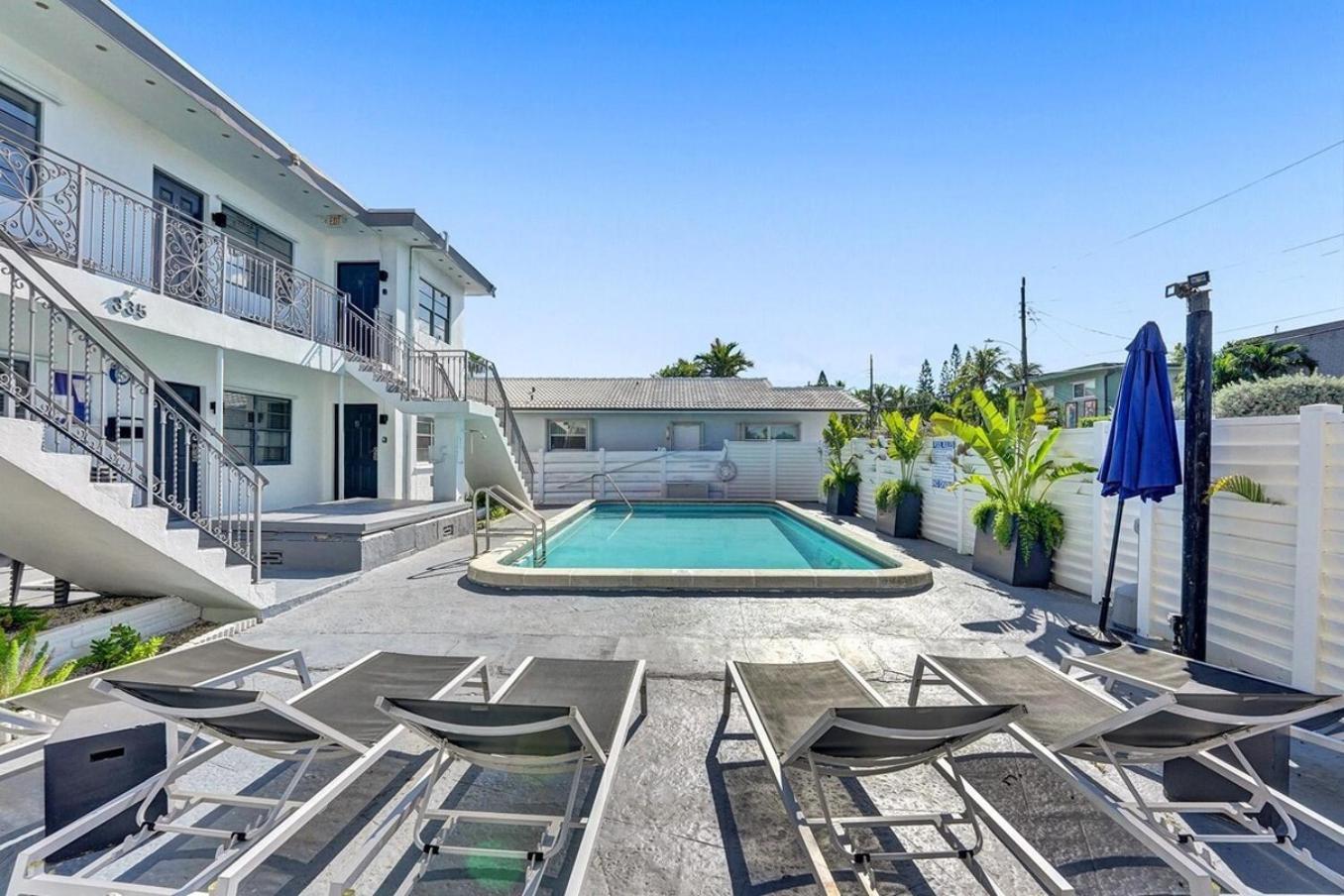 Waves On Desoto Rental Unit With Pool ハリウッド エクステリア 写真